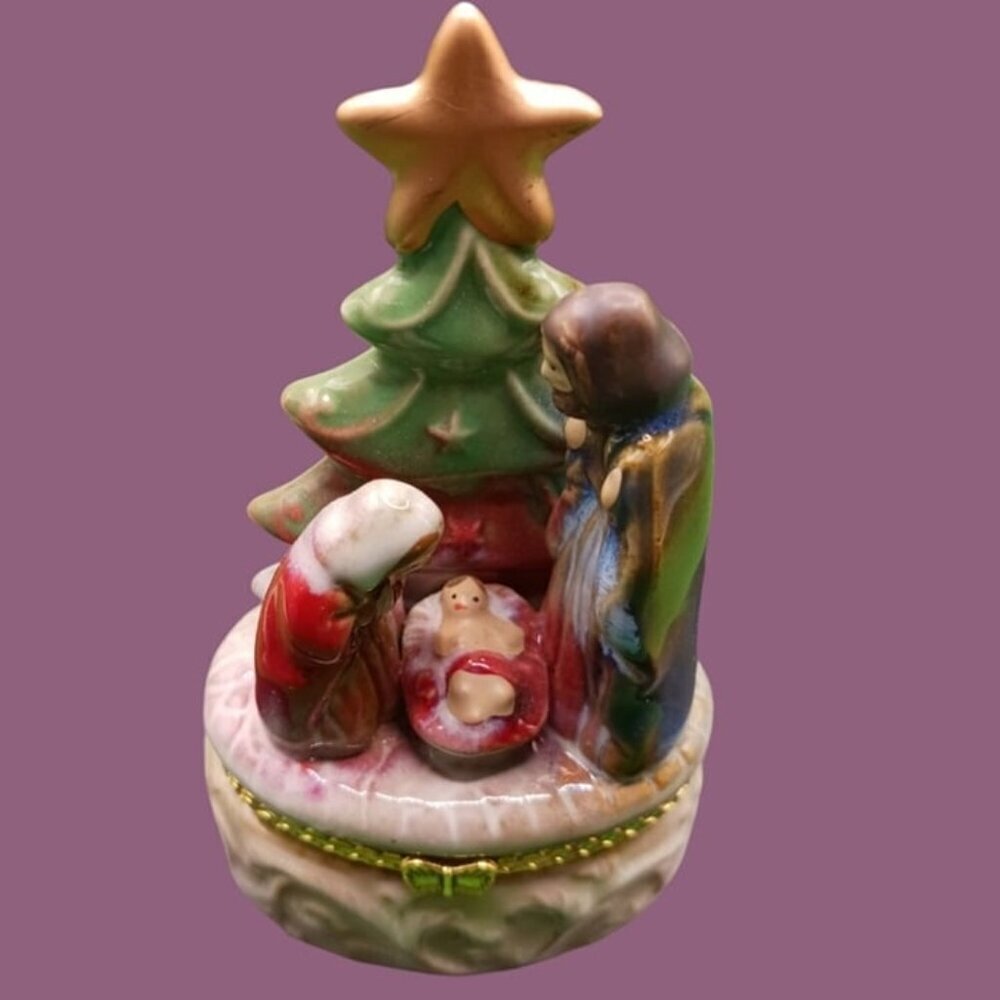 Momentum vtg nativity small trinket box multicolor